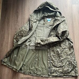 Like New Columbia Rain Jacket Size 2X - Green Camouflage